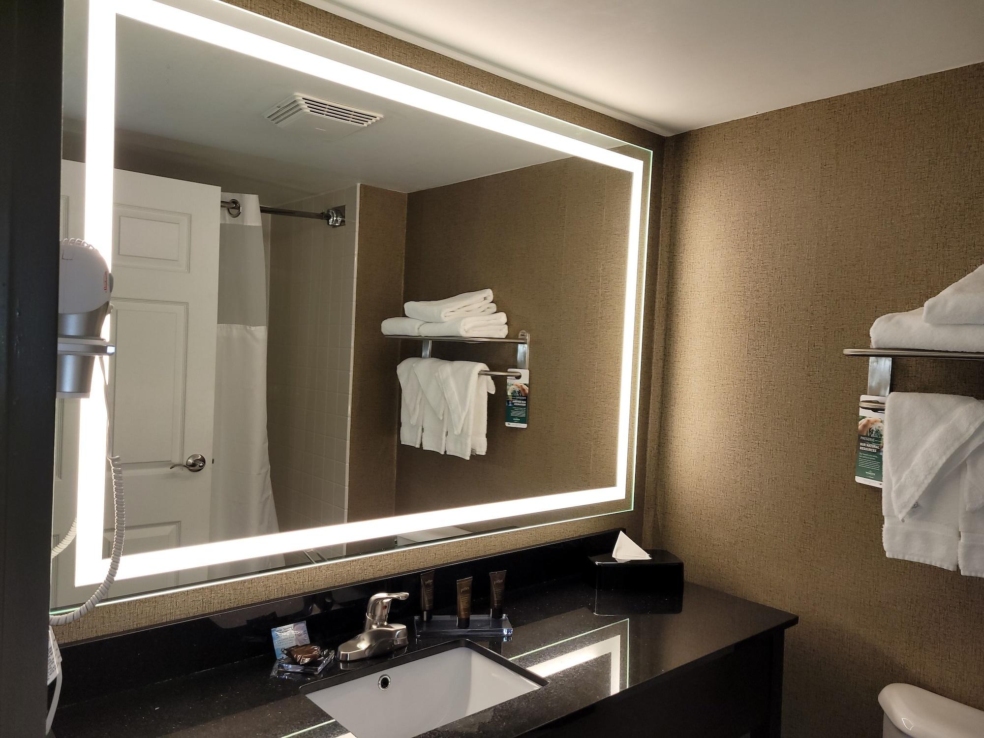 Wingate By Wyndham Hotel