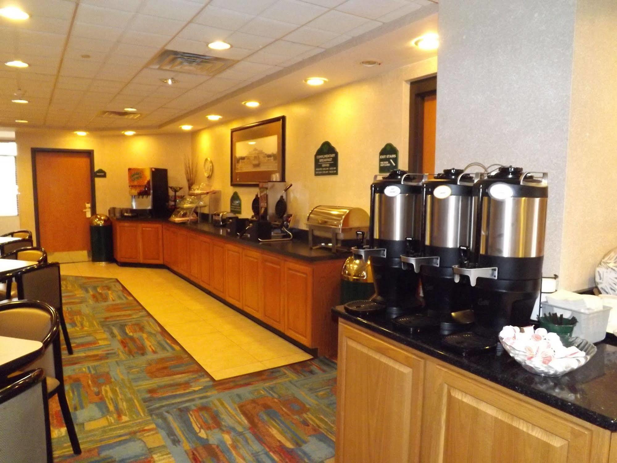 Wingate By Wyndham Hotel